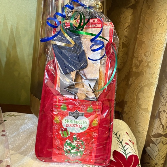 Betty Crocker Festive Red Party Favor Set - Picture 1 of 3